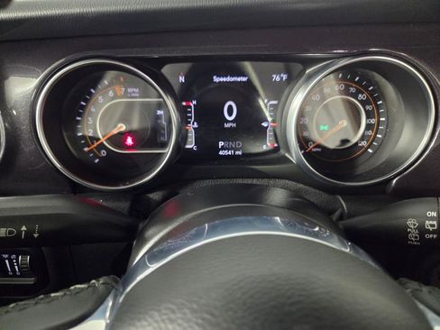 Used 2021 Jeep Wrangler Unlimited Sahara AWD/4WD image 13