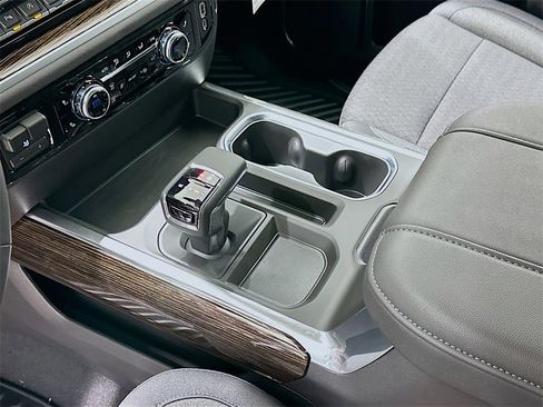 New 2026 GMC Sierra 1500 Elevation image 17