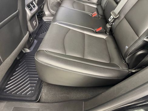 Used 2023 GMC Terrain SLT image 25