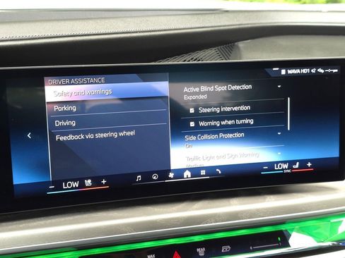 Used 2023 BMW 740i image 50