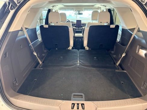 Used 2022 Ford Explorer Platinum w/ Equipment Group 601A image 8