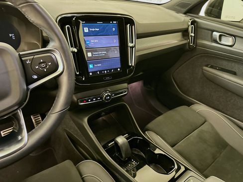 Used 2022 Volvo XC40 P8 Recharge Plus image 26