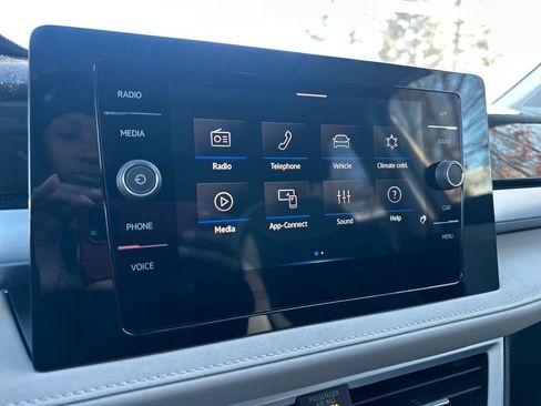 New 2026 Volkswagen Taos SE image 9