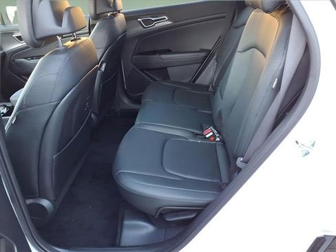 Used 2025 Kia Sportage SX image 13