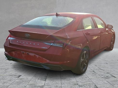 Certified 2023 Hyundai Elantra Limited FWD image 4