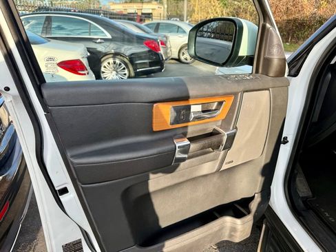 Used 2015 Land Rover LR4 HSE image 13