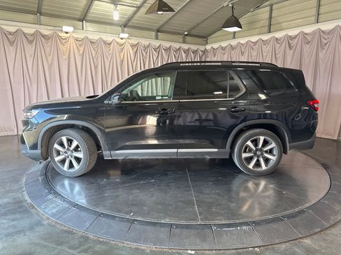 Used 2024 Honda Pilot Touring image 7