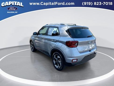Used 2025 Hyundai Venue SEL FWD image 6