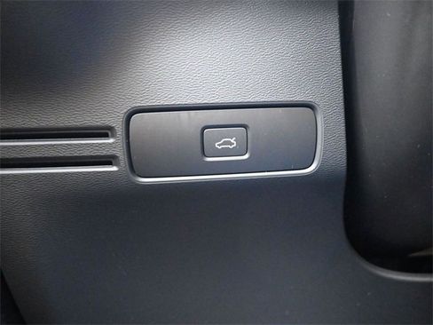 Used 2023 Volvo XC40 B5 Plus w/ Protection Package Premier image 26