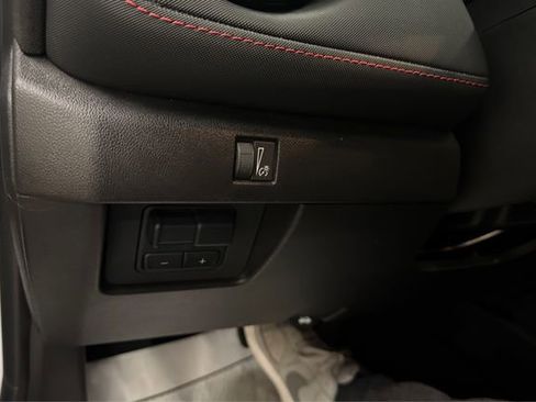 Used 2024 Chevrolet Colorado Z71 w/ Z71 Convenience Package 2 image 18