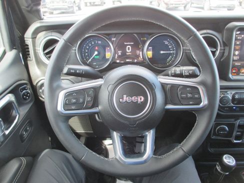 Used 2023 Jeep Wrangler Unlimited Sahara w/ Cold Weather Group image 17