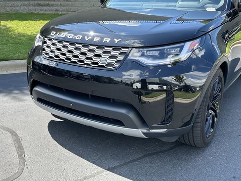 Used 2025 Land Rover Discovery S AWD/4WD image 11