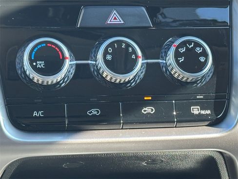 Used 2022 Kia Sorento LX image 15