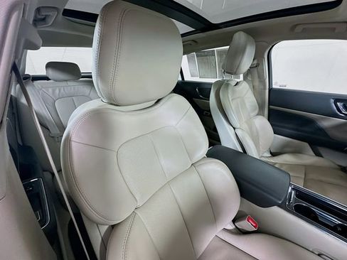 Used 2020 Lincoln Continental Standard w/ Premium Package image 30