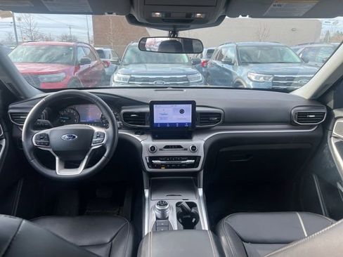 Used 2024 Ford Explorer XLT w/ Equipment Group 202A image 13