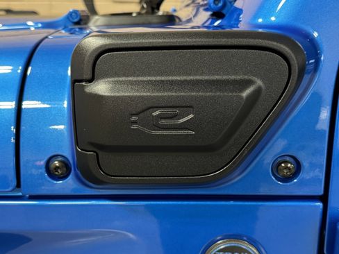 Used 2023 Jeep Wrangler Unlimited Rubicon 4xe w/ Dual Top Group image 18