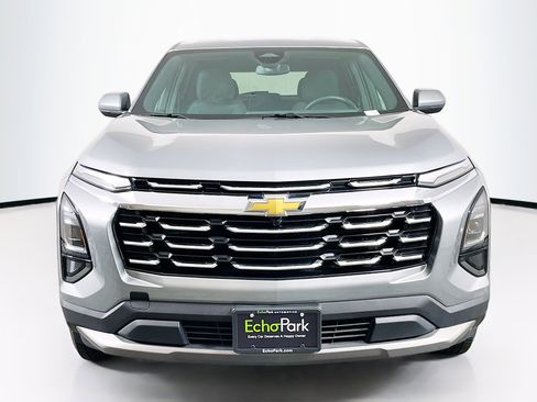 Used 2025 Chevrolet Equinox LT image 2