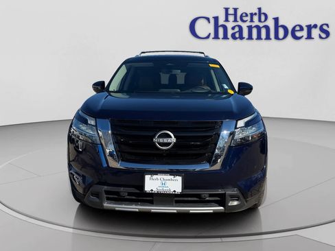 Used 2023 Nissan Pathfinder Platinum image 2