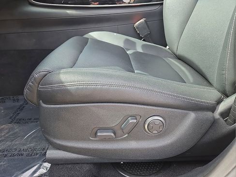 Used 2025 Genesis GV70 2.5T image 25