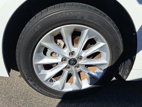 Used 2021 Toyota Corolla LE image 6