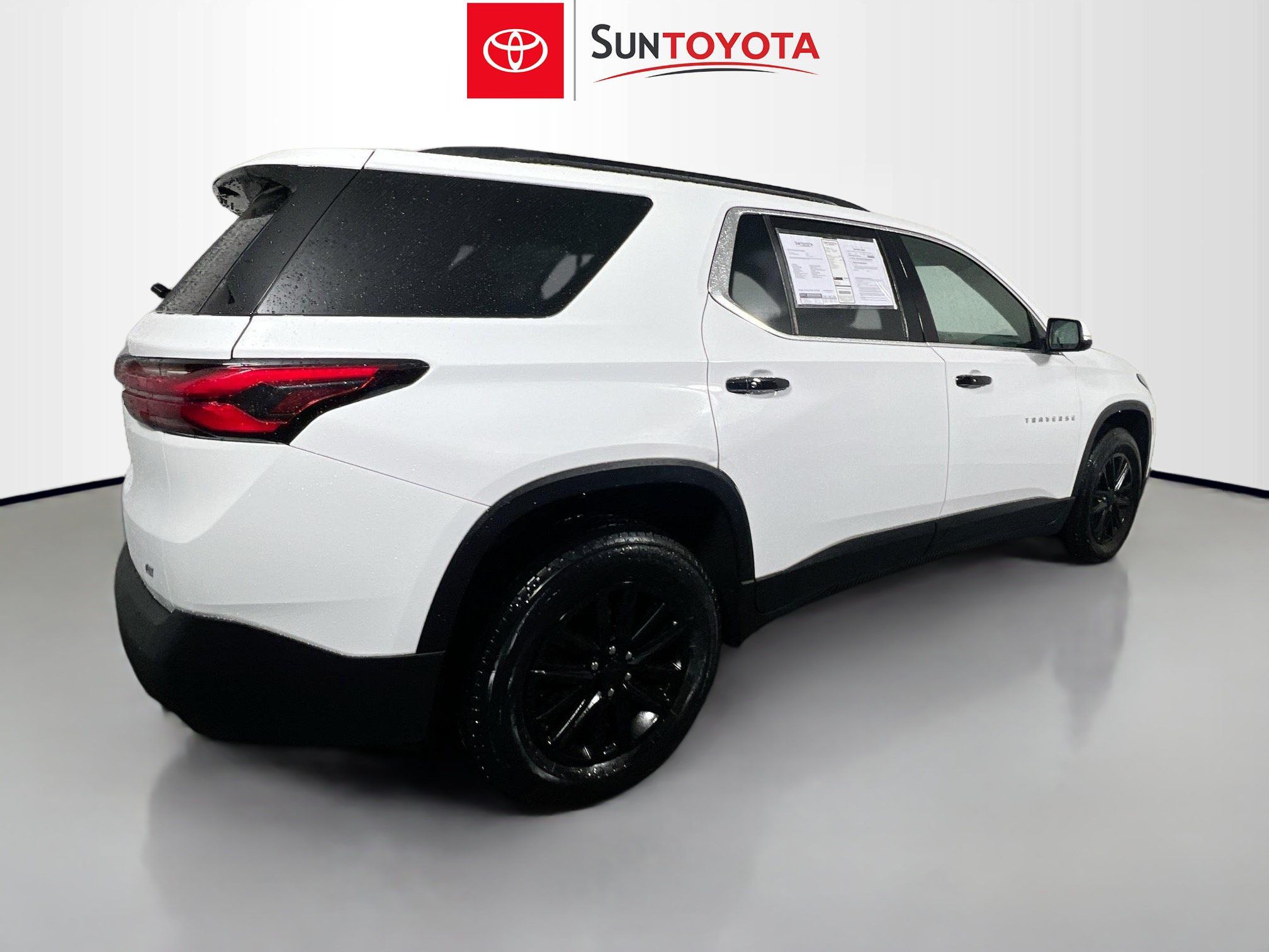Used 2023 Chevrolet Traverse LT FWD image 4