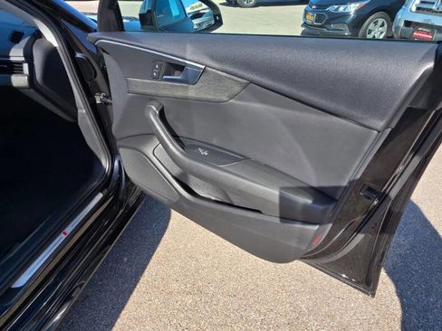 Used 2017 Audi A4 2.0T Premium image 31