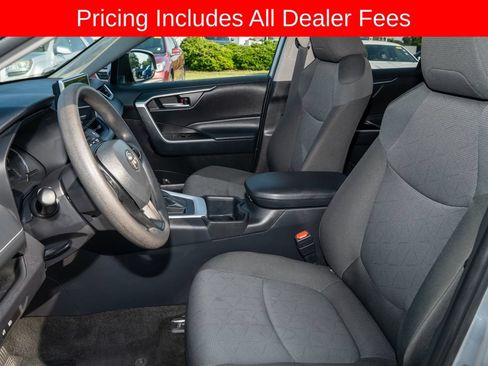 Used 2025 Toyota RAV4 XLE FWD image 10