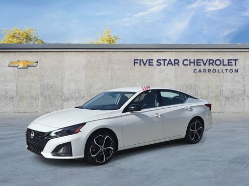 Used 2025 Nissan Altima 2.5 SR FWD image 4