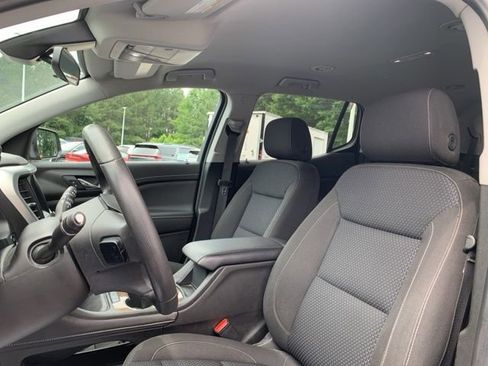 Used 2022 GMC Acadia SLE image 27