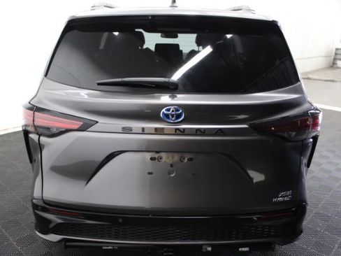 Used 2022 Toyota Sienna XSE w/ XSE Plus Package FWD image 8