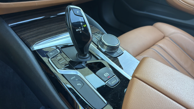 Used 2019 BMW 530e w/ Convenience Package RWD image 24