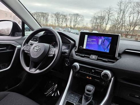 Used 2025 Toyota RAV4 XLE AWD/4WD image 13