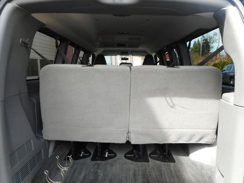 Used 2017 Chevrolet Express 3500 LT w/ LT Preferred Equipment Group image 17