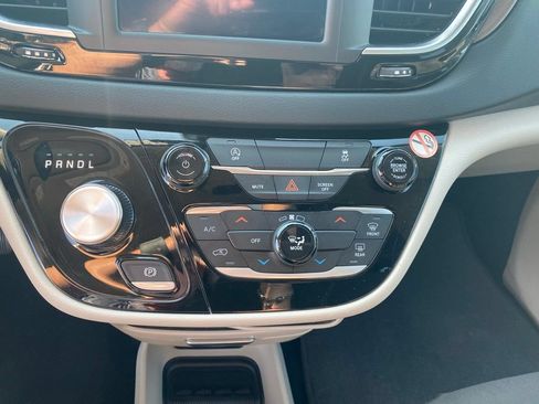 Used 2023 Chrysler Voyager LX FWD image 17