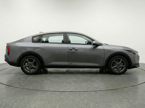 Used 2025 Kia K4 LXS image 11