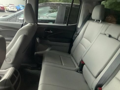 Used 2017 Honda Ridgeline RTL image 11