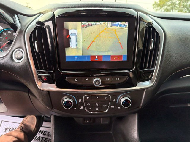 Used 2018 Chevrolet Traverse LT FWD image 18