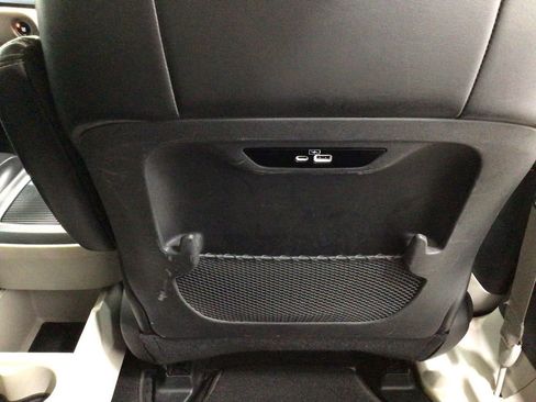 Used 2023 Chrysler Pacifica Touring-L FWD image 31