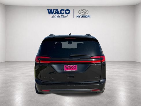 Used 2023 Chrysler Pacifica Touring-L w/ S Appearance Package AWD/4WD image 7