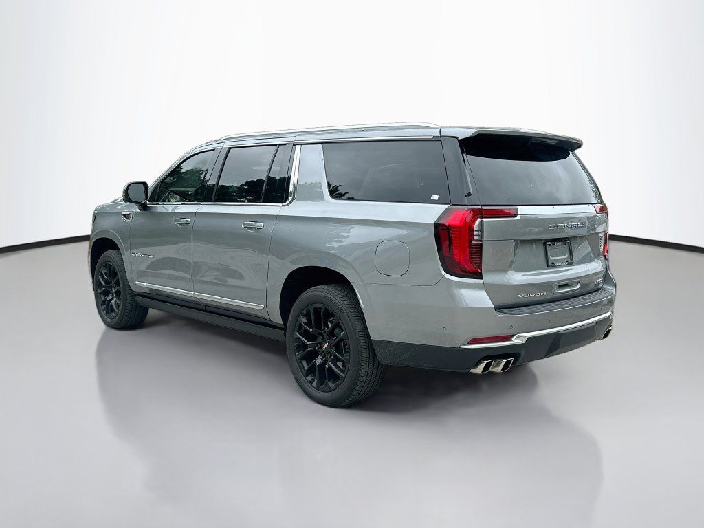 Used 2025 GMC Yukon XL Denali w/ Denali Reserve Package AWD/4WD image 3