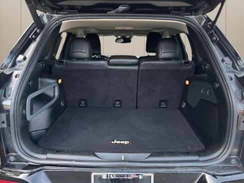 Used 2018 Jeep Cherokee Overland w/ Technology Group AWD/4WD image 10