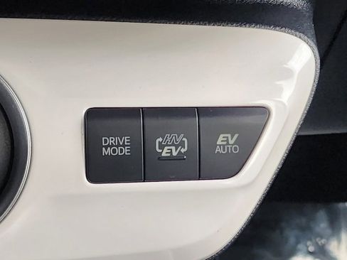 Used 2018 Toyota Prius Prime Advanced image 25