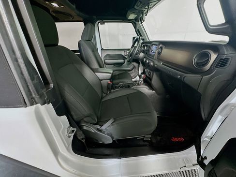 Used 2018 Jeep Wrangler Sport image 29