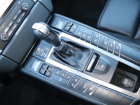 Used 2017 Porsche Macan image 27