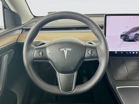 Used 2023 Tesla Model Y Long Range image 17