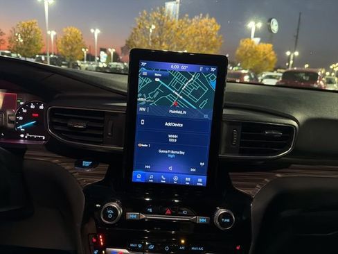 Used 2022 Ford Explorer Limited w/ Limited Technology Package image 32