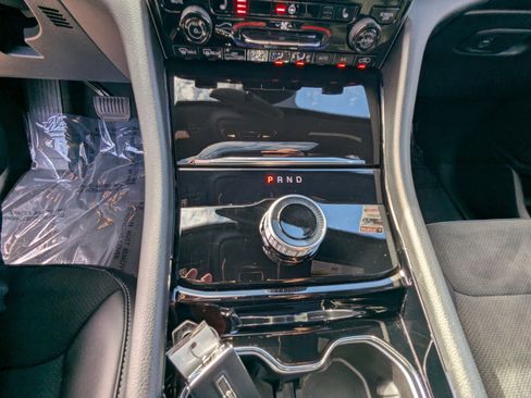 Used 2023 Jeep Grand Cherokee L Laredo image 27