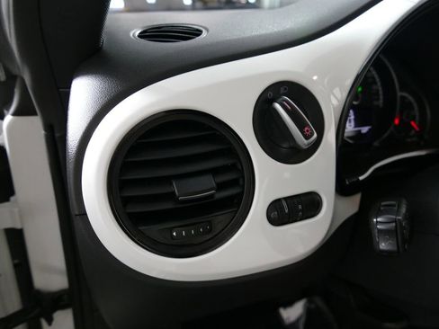 Used 2015 Volkswagen Beetle 1.8T Classic FWD image 12