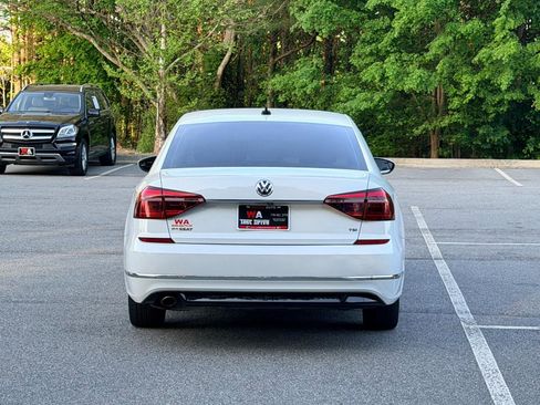 Used 2017 Volkswagen Passat 1.8T R-Line image 5