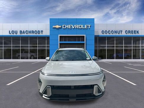Used 2025 Hyundai Kona SEL FWD image 3